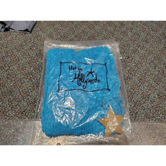 Hot In Hollywood Missy‎ Petiite Blue Acrylic Scarf New With Tags NWT - Picture 1 of 2